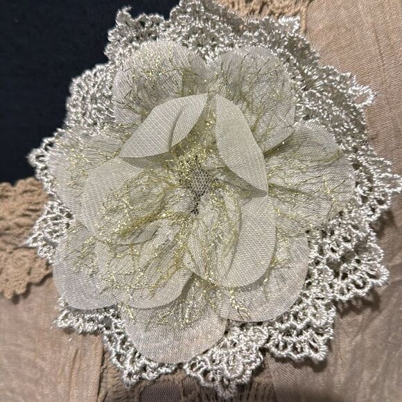 Simply Couture khaki crinkle lace short sleeve & trim embroidered mesh hem top - Picture 3 of 8